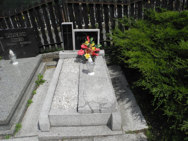 Grób Albertyn Papierok